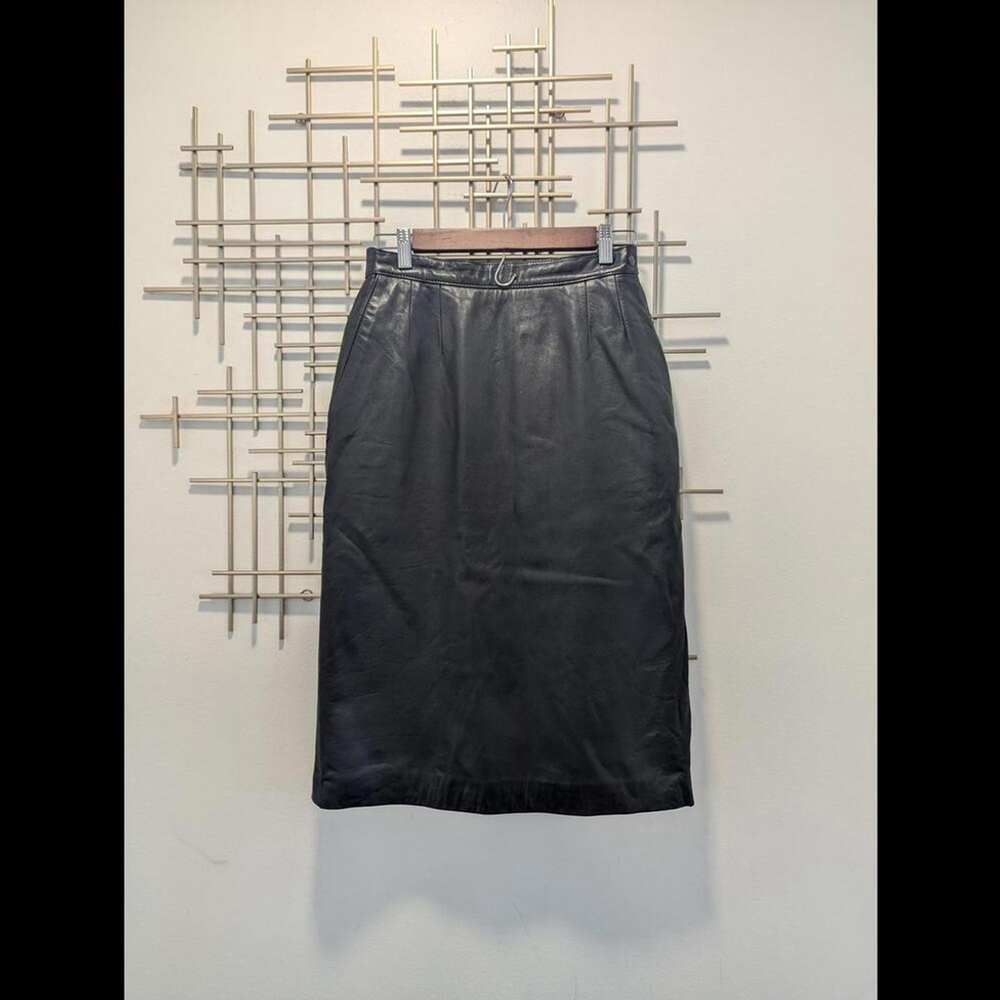 Chic Black Leather Pencil Skirt